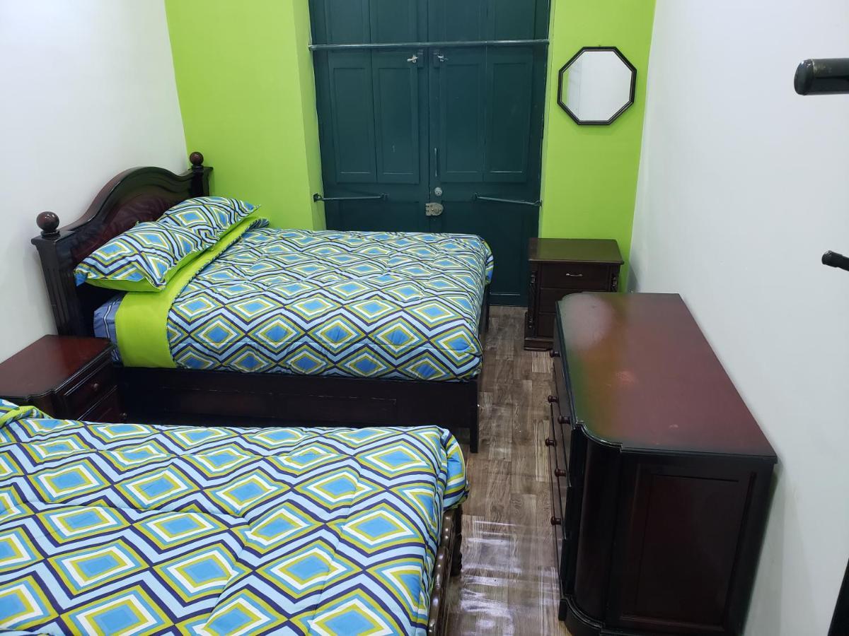 Saint Peter'S Llama Hostal La Paz Esterno foto