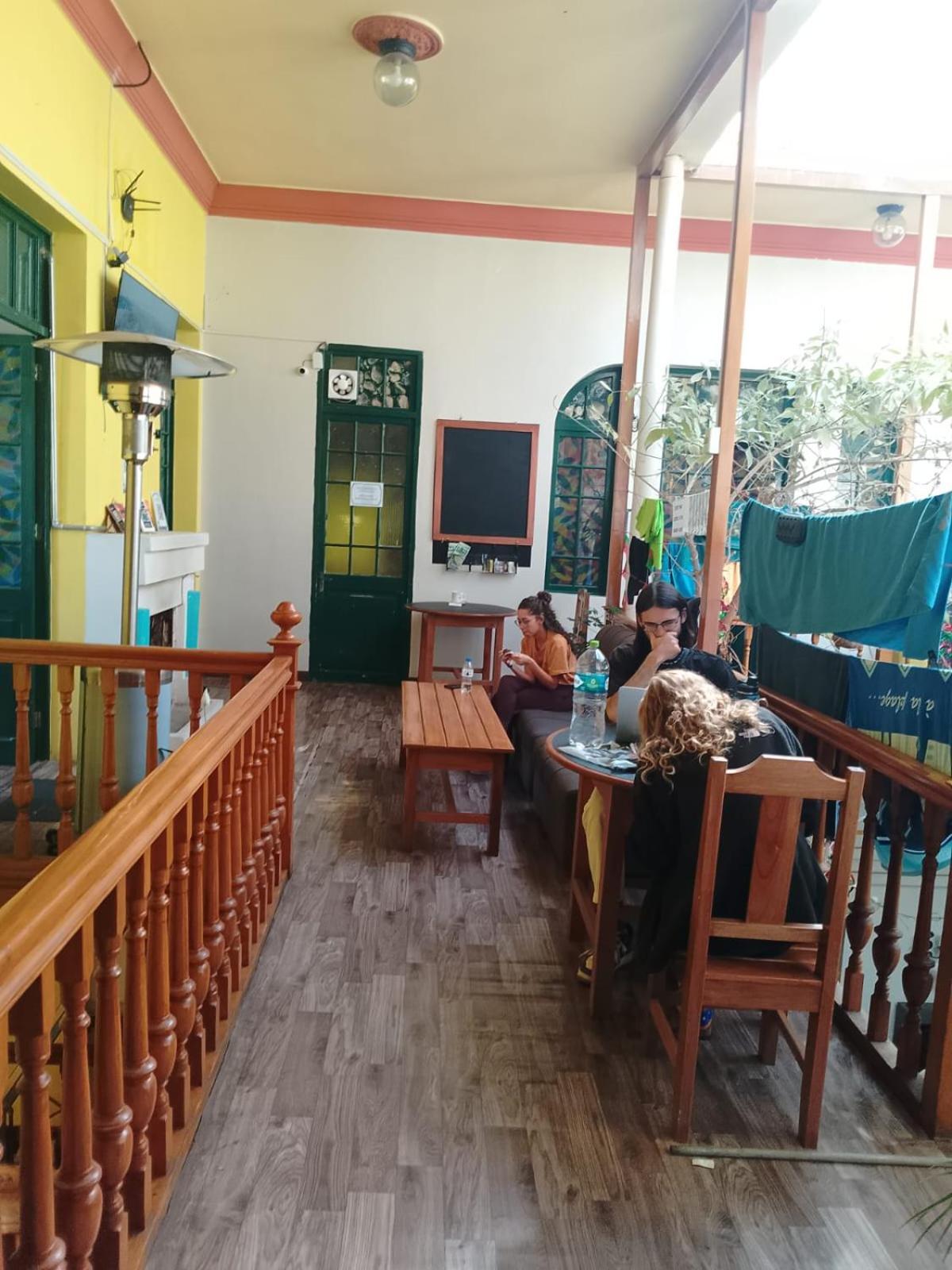 Saint Peter'S Llama Hostal La Paz Esterno foto
