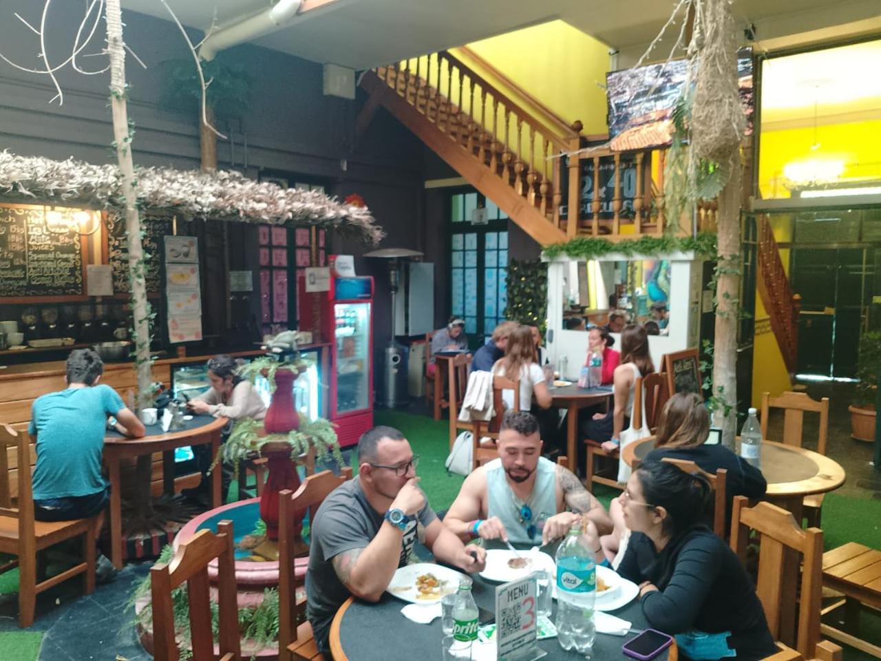 Saint Peter'S Llama Hostal La Paz Esterno foto